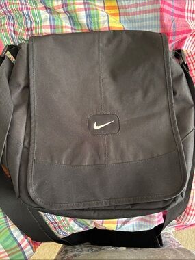 Nike Black Crossbody Messenger Insulated Lunch Bag